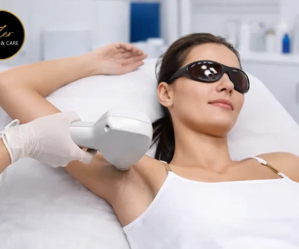 lazer epilasyon uygulaması güzellik merkezinde kadın lazer epilasyon işlemi